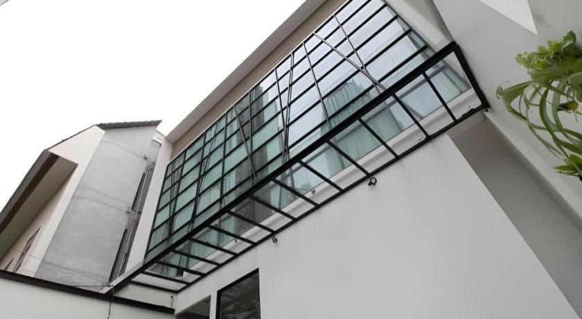 Casa Living Setiabudi Джакарта Екстериор снимка